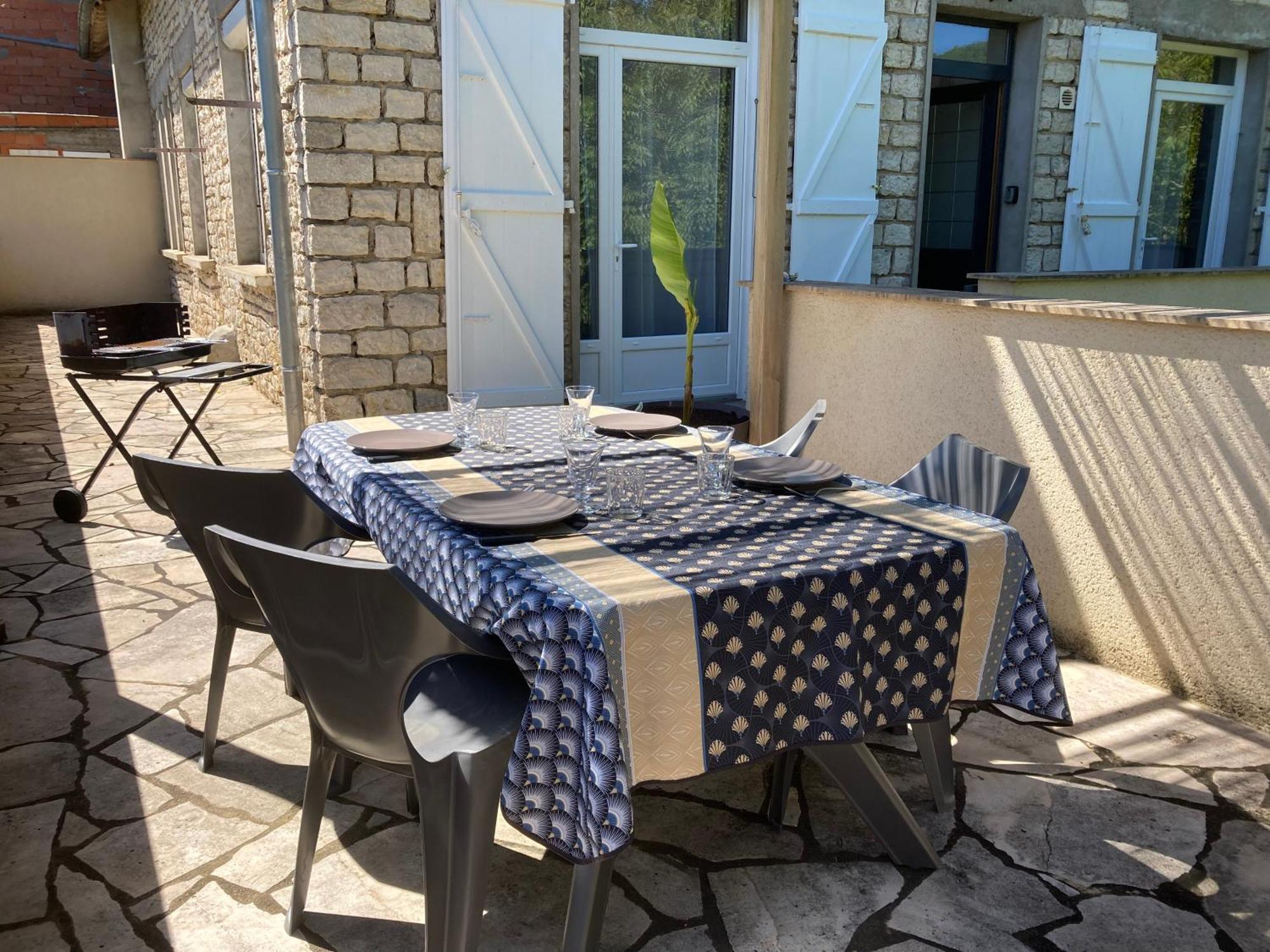 Gite Les Cles Des Champs Cote Jardin Lacave  Exteriér fotografie